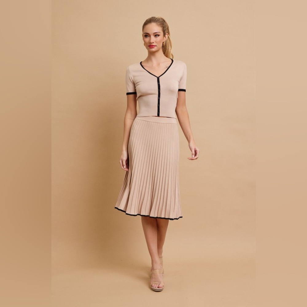 42. Short Sleeve Knit Top and Pleated Skirt Set in Beige